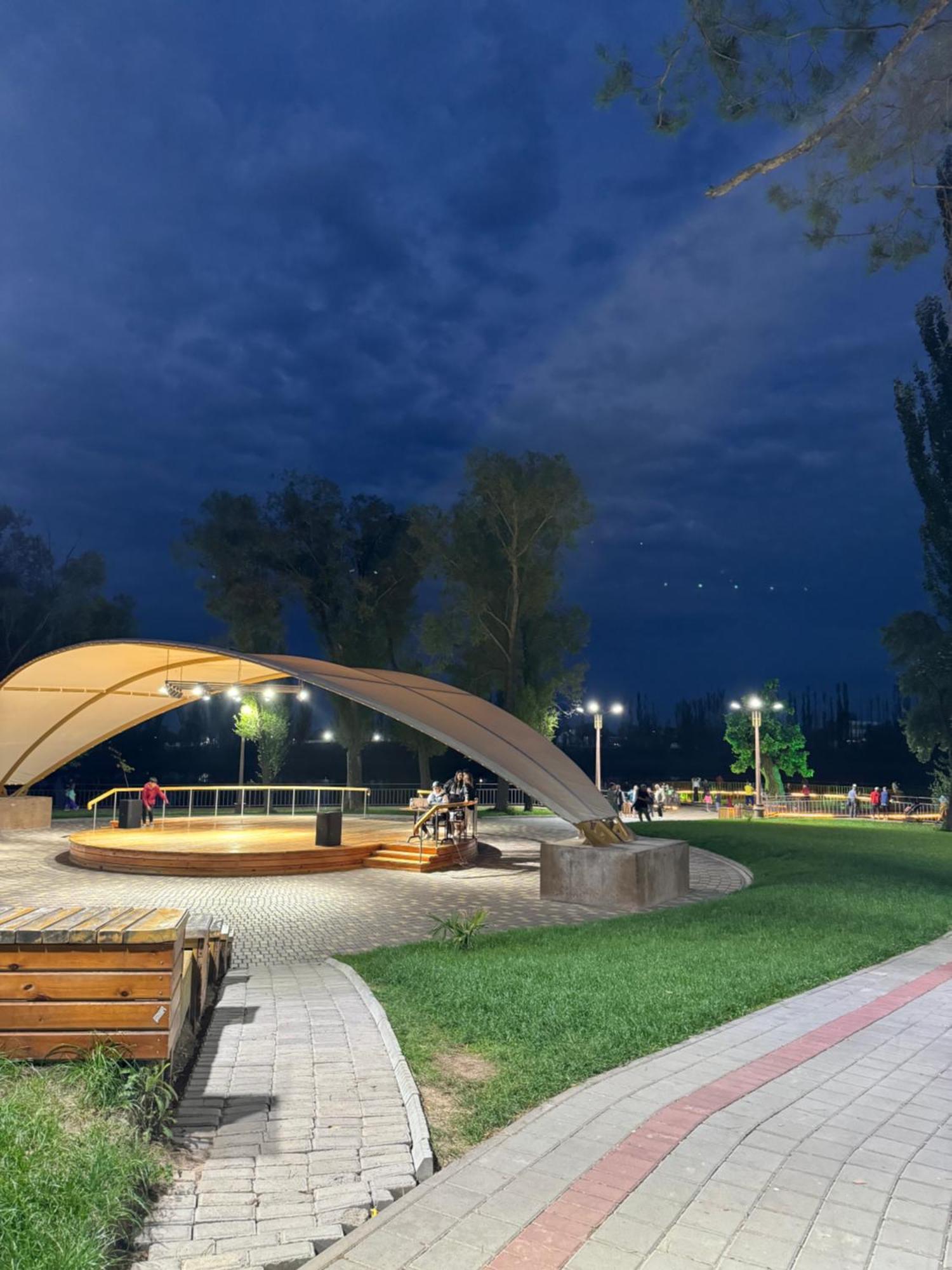 Hotel Алые Паруса à Cholpon-Ata Extérieur photo